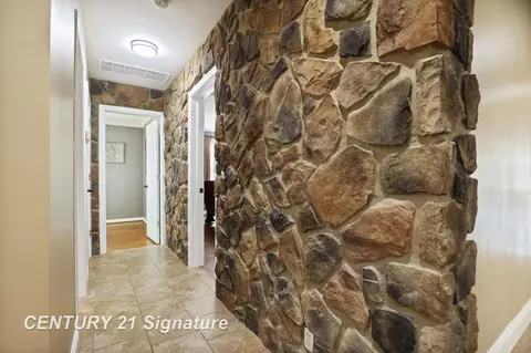 Entry Way - 4098 Crosby, Flint, MI 48506 photo 8 of 11