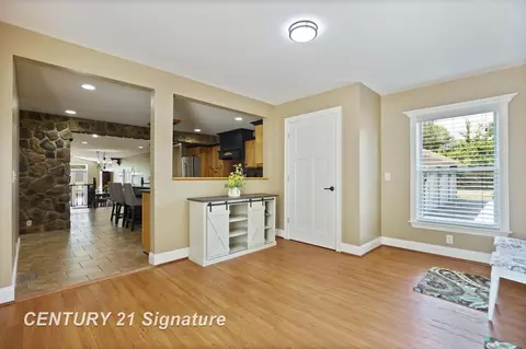 Entry Way - 4098 Crosby, Flint, MI 48506 photo 3 of 11