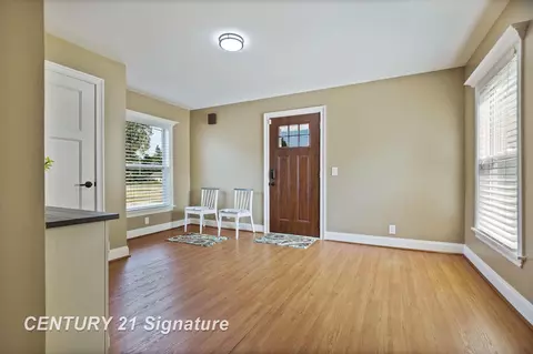 Entry Way - 4098 Crosby, Flint, MI 48506 photo 2 of 11
