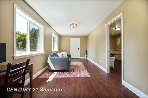 Entry Way - 4098 Crosby, Flint, MI 48506 photo 9 of 11
