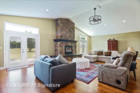 Living - 4098 Crosby, Flint, MI 48506 photo 2 of 2