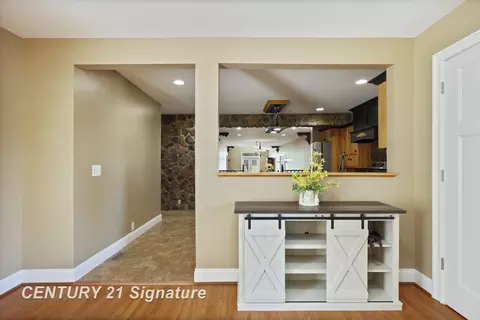 Entry Way - 4098 Crosby, Flint, MI 48506 photo 4 of 11