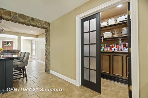 Entry Way - 4098 Crosby, Flint, MI 48506 photo 6 of 11