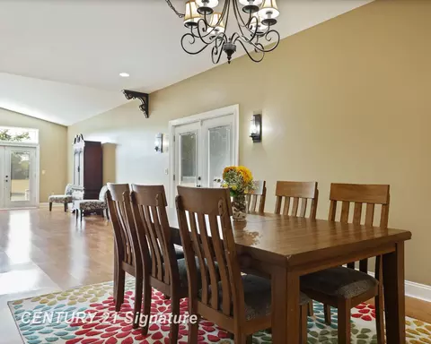 Dining - 4098 Crosby, Flint, MI 48506 photo 1 of 2