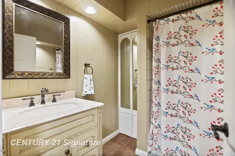 Bath - 4098 Crosby, Flint, MI 48506 photo 5 of 5