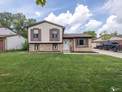 19010 Arlington, Trenton, MI 48183