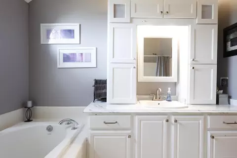 Bath - 21210 Fairfield, Macomb, MI 48044 photo 4 of 7