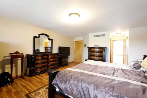 Bedroom - 21210 Fairfield, Macomb, MI 48044 photo 4 of 10