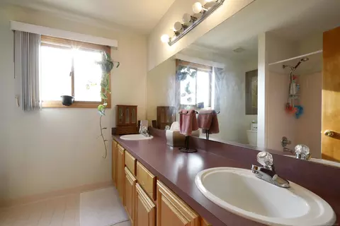 Bath - 21210 Fairfield, Macomb, MI 48044 photo 6 of 7