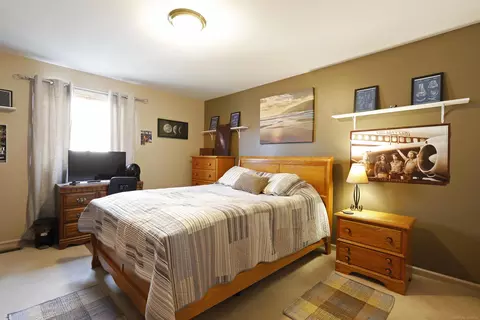 Bedroom - 21210 Fairfield, Macomb, MI 48044 photo 5 of 10