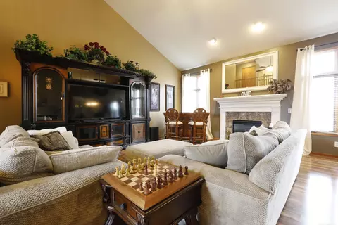 Living - 21210 Fairfield, Macomb, MI 48044 photo 2 of 6
