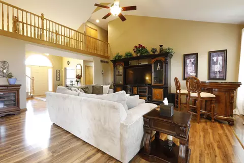 Living - 21210 Fairfield, Macomb, MI 48044 photo 3 of 6