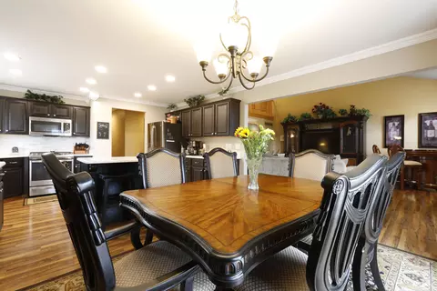 Dining - 21210 Fairfield, Macomb, MI 48044 photo 3 of 3