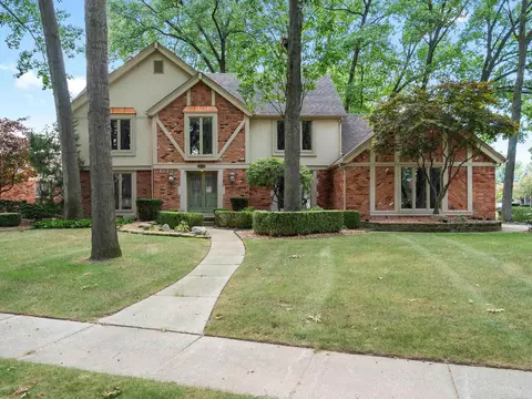 11988 Whispering Oak, Shelby Township, MI 48315