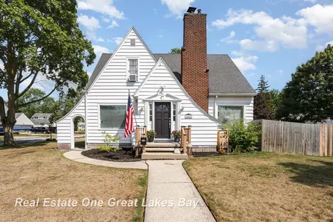 1801 S Warner, Bay City, MI 48706