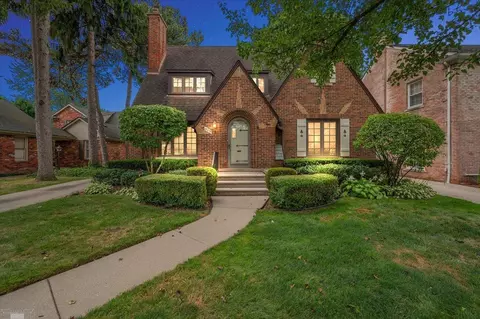 279 Kenwood, Grosse Pointe Farms, MI 48236