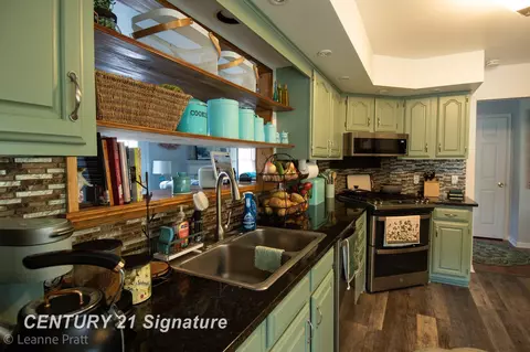 Kitchen - 743 River, Flushing, MI 48433 photo 2 of 2