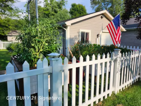 Exterior - 743 River, Flushing, MI 48433 photo 8 of 10