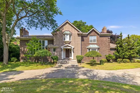 975 Lake Shr, Grosse Pointe Shores, MI 48236