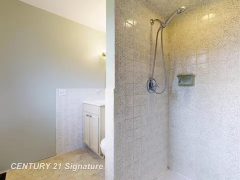 Bath - 8547 Tim Tam, Flushing, MI 48433 photo 3 of 5