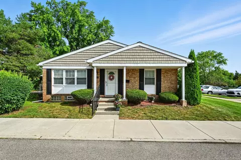 19523 Dartmouth, Northville, MI 48167