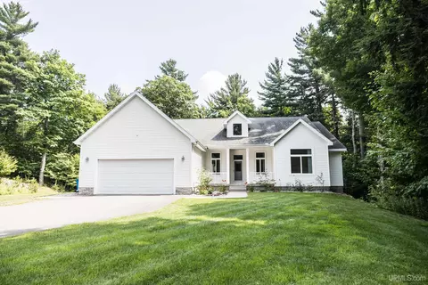 120 Hidden Spgs, Marquette, MI 49855