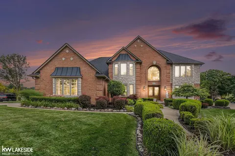 43302 Westphalia, Sterling Heights, MI 48314