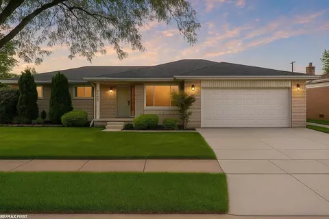 21732 Hoffman, Saint Clair Shores, MI 48082