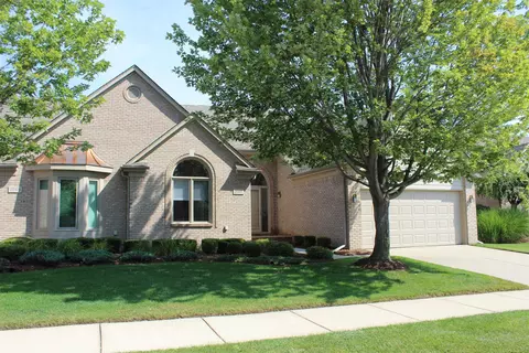 20441 Columbia Dr, Macomb, MI 48044