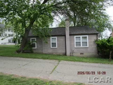 2109 Marsh Dr, Manitou Beach, MI 49253