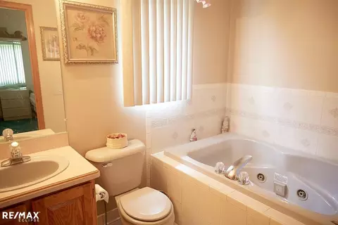 Bath - 54089 Samara Dr, Macomb, MI 48042 photo 1 of 7