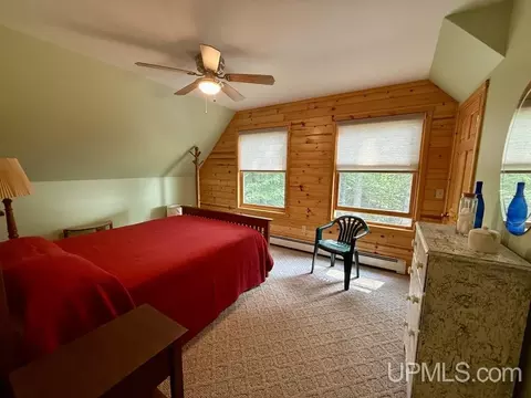 Bedroom - e16916 Nevins Lake Drive, Shingleton, MI 49884 photo 5 of 8