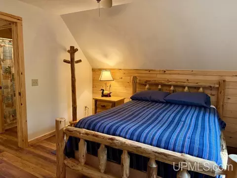 Bedroom - e16916 Nevins Lake Drive, Shingleton, MI 49884 photo 7 of 8