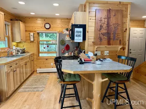 Kitchen - e16916 Nevins Lake Drive, Shingleton, MI 49884 photo 1 of 4