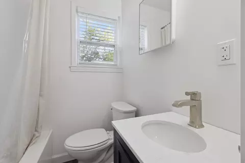 Bath - 2719 Fielding, Flint, MI 48503 photo 1 of 2