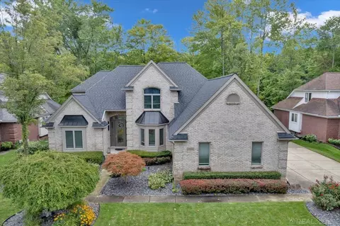 51696 Colonial, Shelby Township, MI 48316