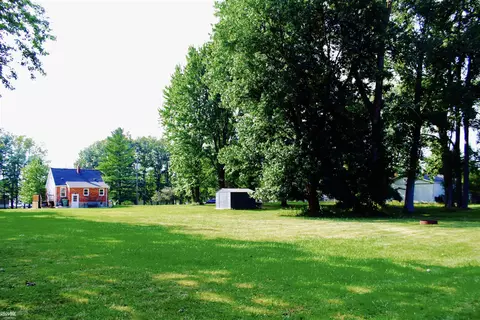 303 Cox, Saint Clair, MI 48079 photo 3