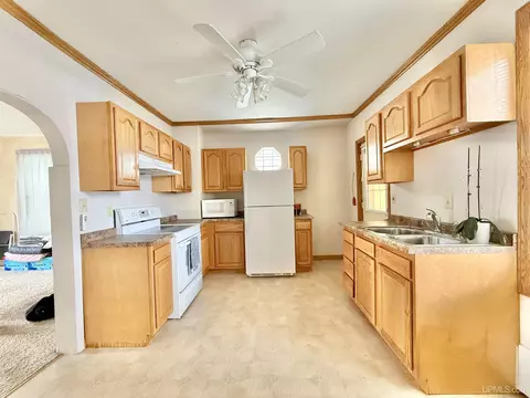 309 N 19th, Escanaba, MI 49829 photo 6