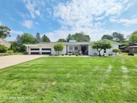 382 Canterbury, Saginaw, MI 48638
