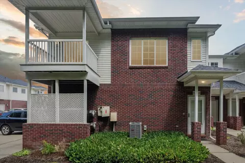 5283 Twin Oaks, Sterling Heights, MI 48314