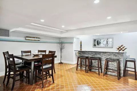 Dining - 803 Lakepointe, Grosse Pointe Park, MI 48230 photo 4 of 4