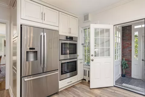 Kitchen - 803 Lakepointe, Grosse Pointe Park, MI 48230 photo 2 of 5