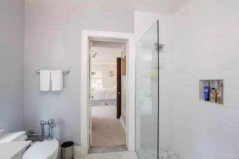 Bath - 803 Lakepointe, Grosse Pointe Park, MI 48230 photo 5 of 6