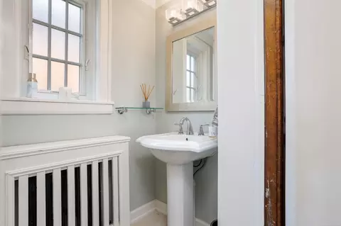 Bath - 803 Lakepointe, Grosse Pointe Park, MI 48230 photo 1 of 6
