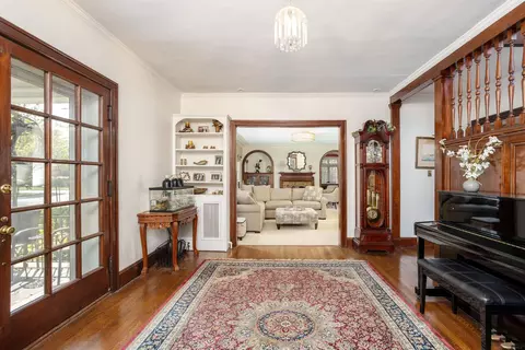Entry Way - 803 Lakepointe, Grosse Pointe Park, MI 48230 photo 2 of 6