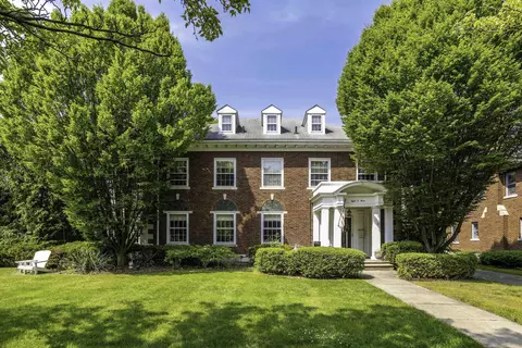 803 Lakepointe, Grosse Pointe Park, MI 48230