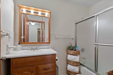 Bath - 4382 3rd, Adrian, MI 49221 photo 2 of 4