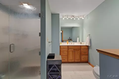 Bath - 4382 3rd, Adrian, MI 49221 photo 1 of 4