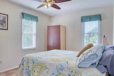 Bedroom - 2364 Meadowdown, Owosso, MI 48867 photo 5 of 9