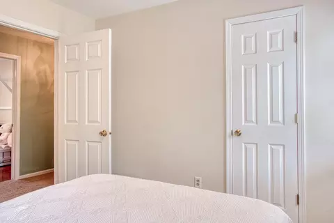 Bedroom - 2364 Meadowdown, Owosso, MI 48867 photo 8 of 9